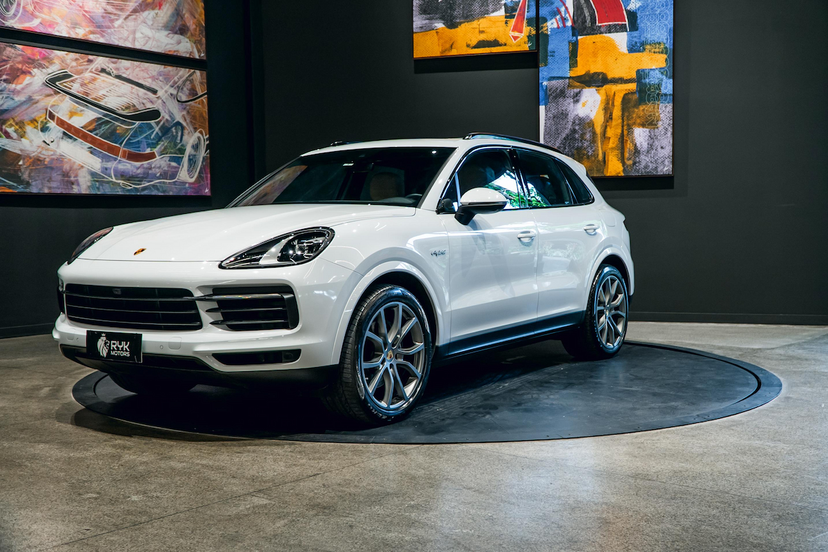 Foto do veículo PORSCHE CAYENNE 3.0 V6 E-HYBRID AWD TIPTRONIC S 2022/2023 12.535 KM R$ 634.900,00