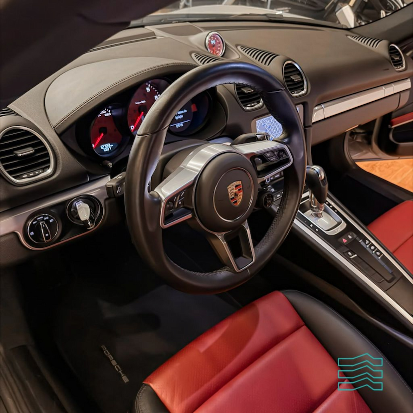Foto do veículo PORSCHE 718 CAYMAN 2.0 300CV 2024 12.771 KM 510.000,00