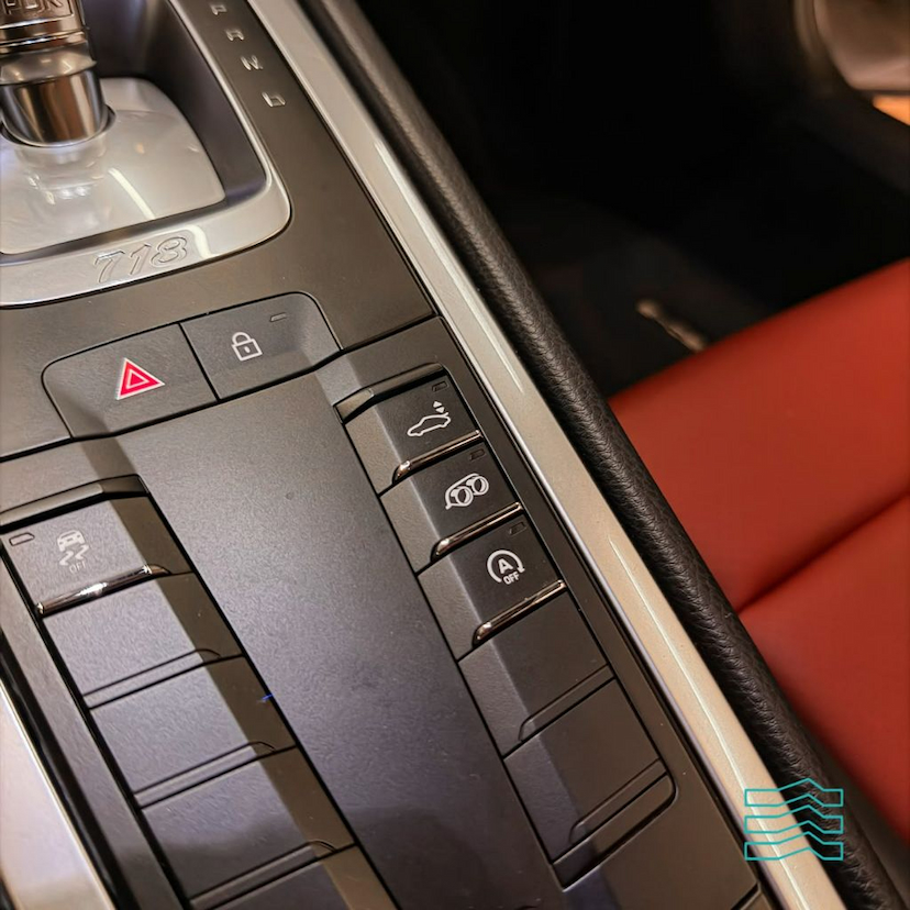 Foto do veículo PORSCHE 718 CAYMAN 2.0 300CV 2024 12.771 KM 510.000,00