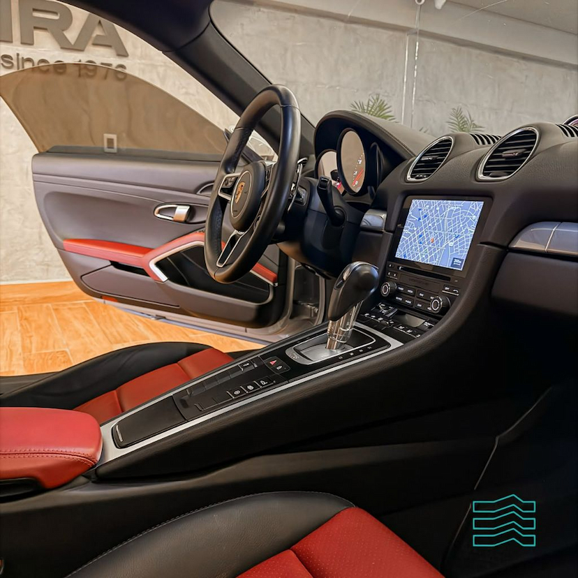 Foto do veículo PORSCHE 718 CAYMAN 2.0 300CV 2024 12.771 KM 510.000,00