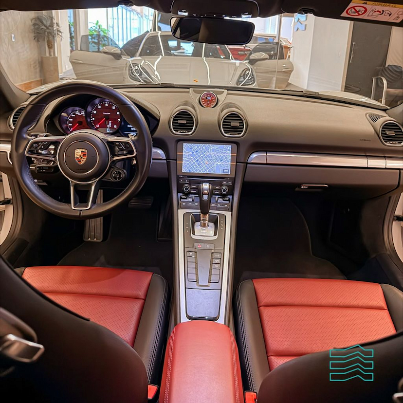 Foto do veículo PORSCHE 718 CAYMAN 2.0 300CV 2024 12.771 KM 510.000,00