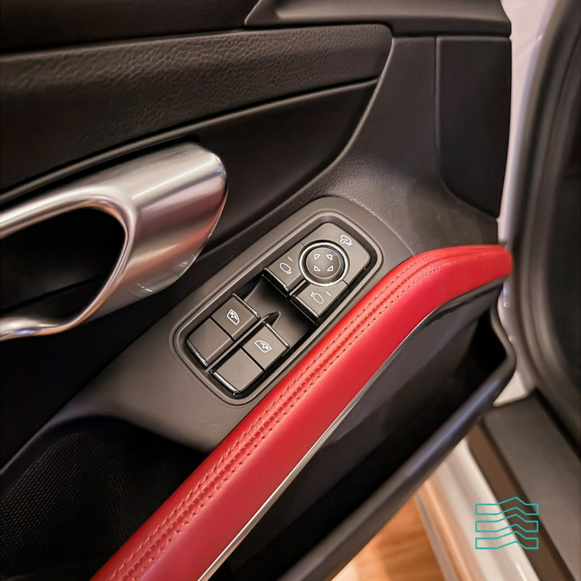 Foto do veículo PORSCHE 718 CAYMAN 2.0 300CV 2024 12.771 KM 510.000,00