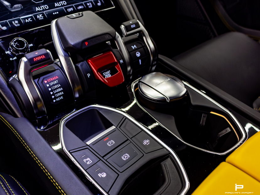 Foto do veículo LAMBORGHINI URUS 4.0 V8 TURBO GASOLINA LP650-4 AUTOMÁTICO 2022 9.000 KM 3.150.000,00