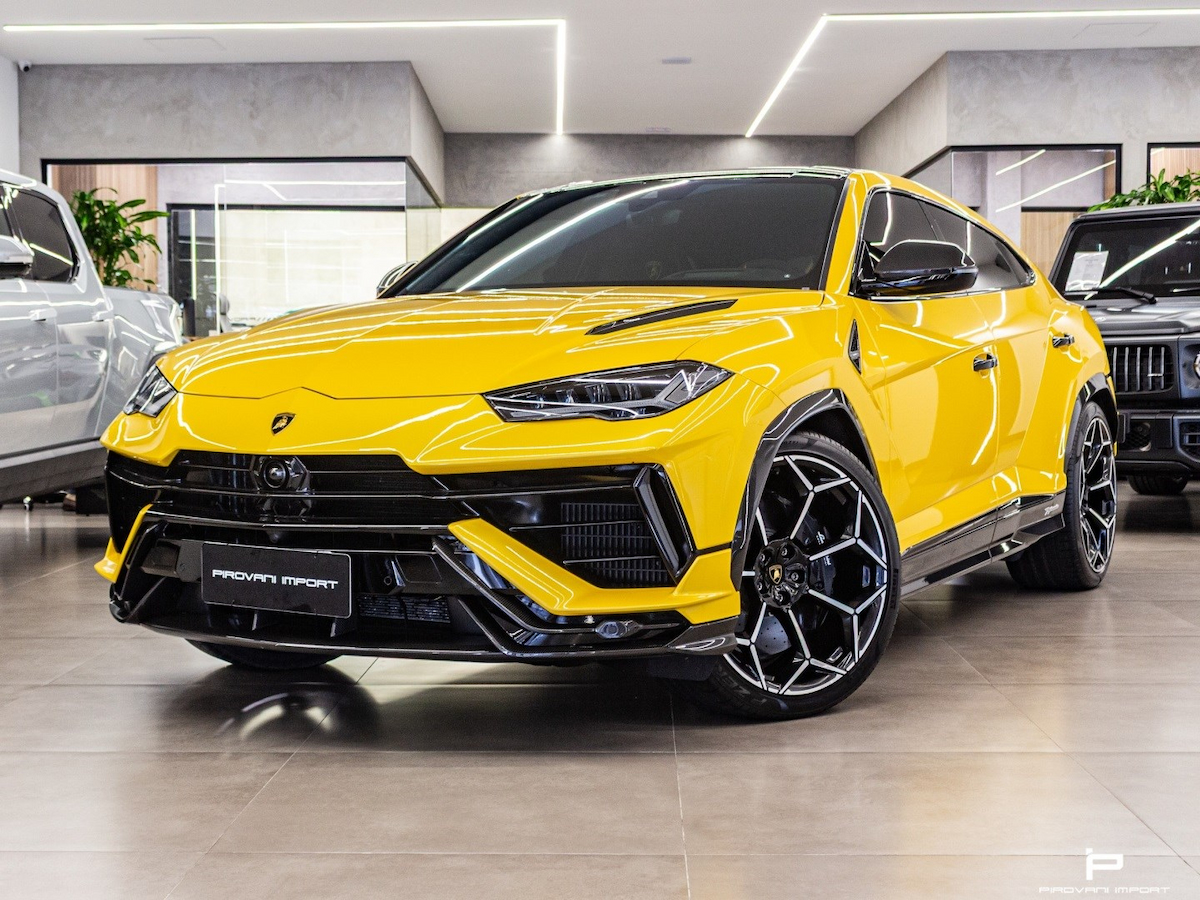 Foto do veículo LAMBORGHINI URUS 4.0 V8 TURBO GASOLINA PERFORMANTE AUTOMÁTICO 2024/2024 8.500 KM R$ 3.650.000,00