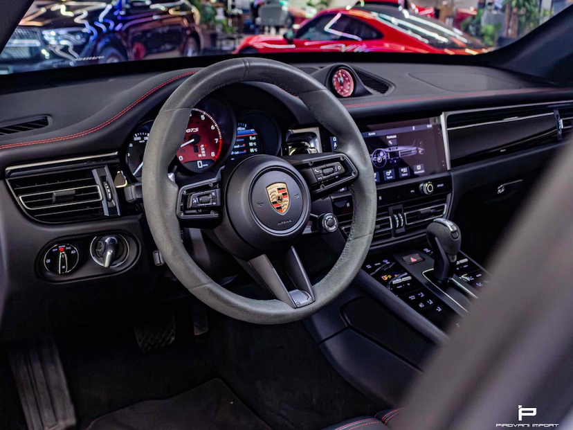 Foto do veículo PORSCHE MACAN 2.9 V6 BITURBO GASOLINA GTS PDK 2023 15.000 KM 615.000,00