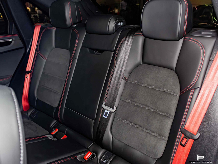 Foto do veículo PORSCHE MACAN 2.9 V6 BITURBO GASOLINA GTS PDK 2023 15.000 KM 615.000,00