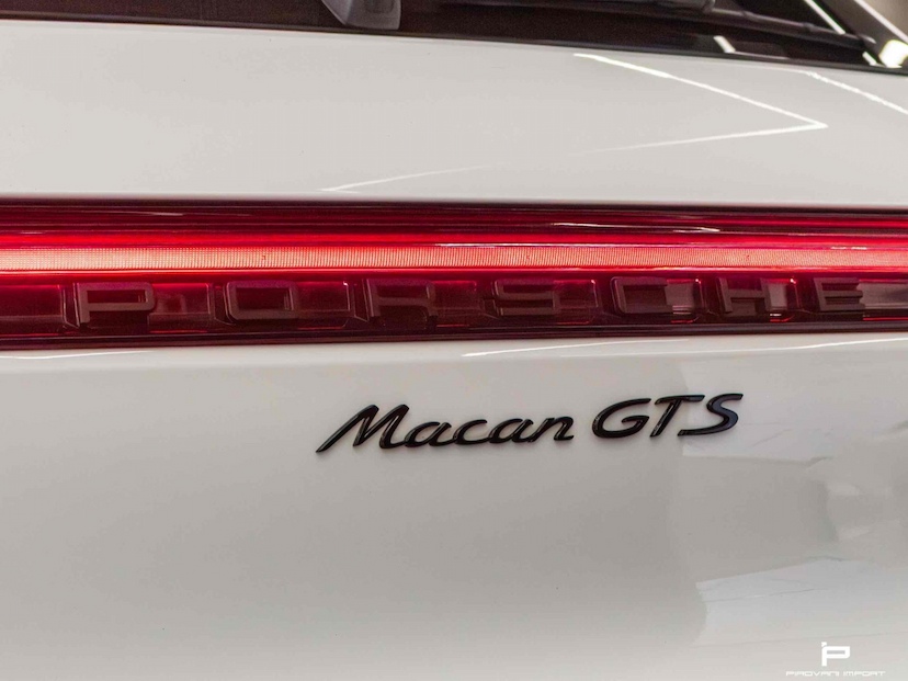 Foto do veículo PORSCHE MACAN 2.9 V6 BITURBO GASOLINA GTS PDK 2023 15.000 KM 615.000,00