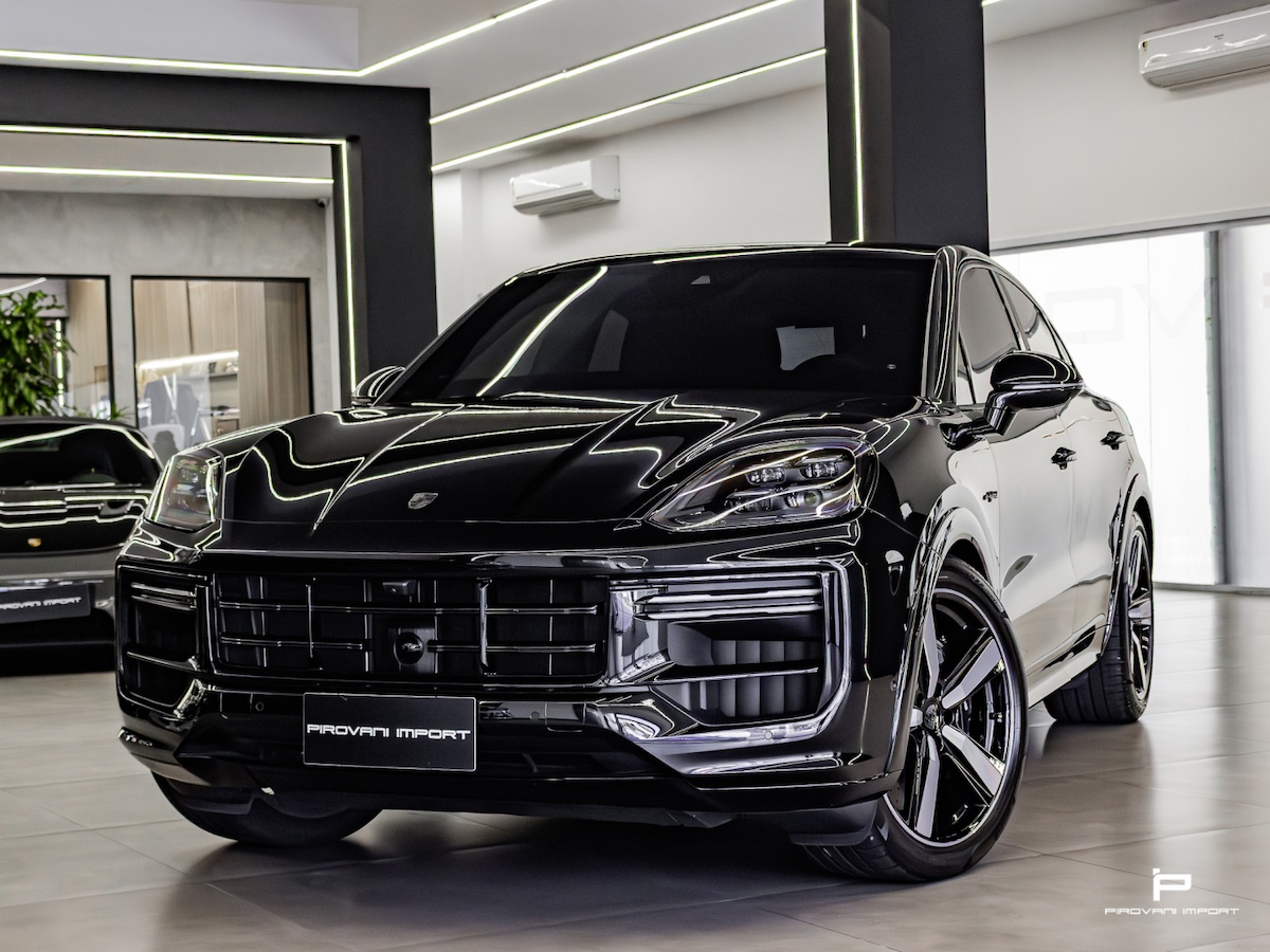 Foto do veículo PORSCHE CAYENNE 4.0 V8 E-HYBRID TURBO COUPÉ AWD TIPTRONIC S 2025/2025 6.000 KM R$ 1.450.000,00