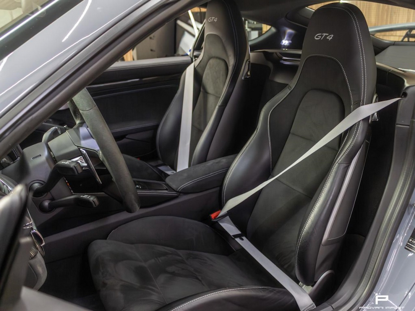 Foto do veículo PORSCHE 718 4.0 H6 GASOLINA CAYMAN GT4 PDK 2023 4.000 KM 865.000,00