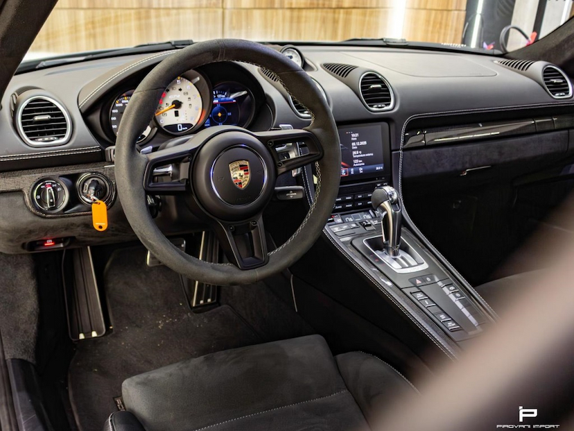 Foto do veículo PORSCHE 718 4.0 H6 GASOLINA CAYMAN GT4 PDK 2023 4.000 KM 865.000,00