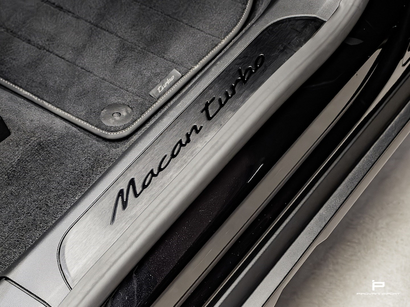 Foto do veículo PORSCHE MACAN TURBO ELÉTRICO 2024 9.800 KM 799.000,00