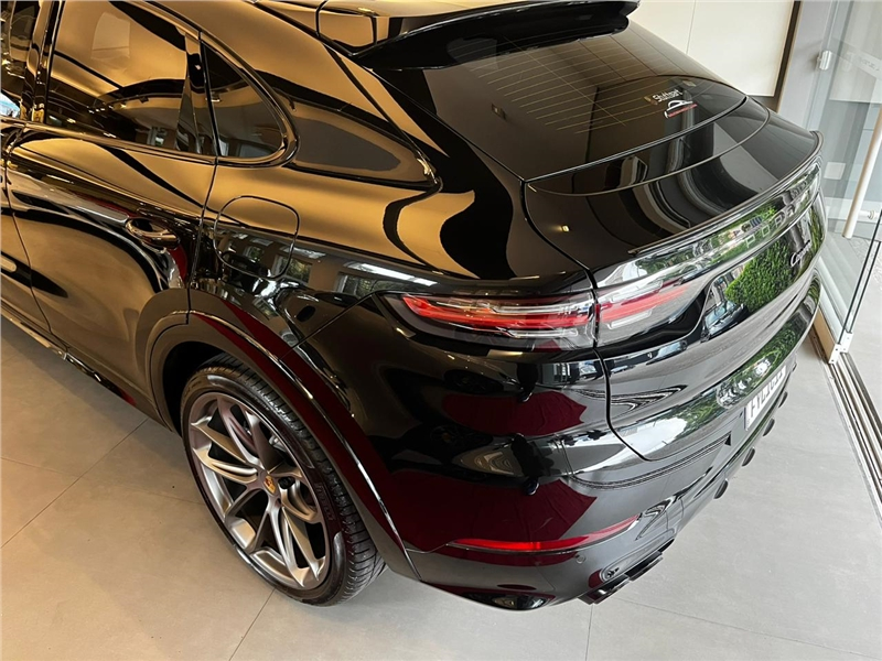 Foto do veículo PORSCHE CAYENNE 3.0 V6 E-HYBRID COUPÉ PLATINUM EDITION AWD TIPTRONIC S 2023 25.100 KM 747.900,00