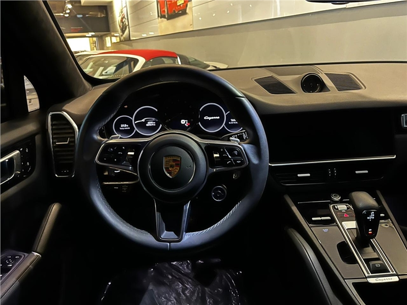 Foto do veículo PORSCHE CAYENNE 3.0 V6 E-HYBRID COUPÉ PLATINUM EDITION AWD TIPTRONIC S 2023 25.100 KM 747.900,00