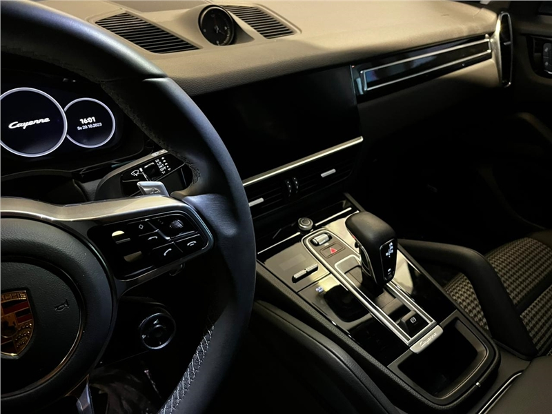 Foto do veículo PORSCHE CAYENNE 3.0 V6 E-HYBRID COUPÉ PLATINUM EDITION AWD TIPTRONIC S 2023 25.100 KM 747.900,00