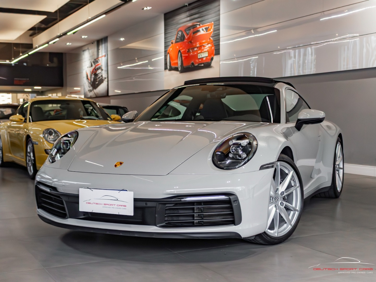 Foto do veículo PORSCHE 911 3.0 24V H6 GASOLINA CARRERA PDK 2023/2023 16.774 KM R$ 729.000,00