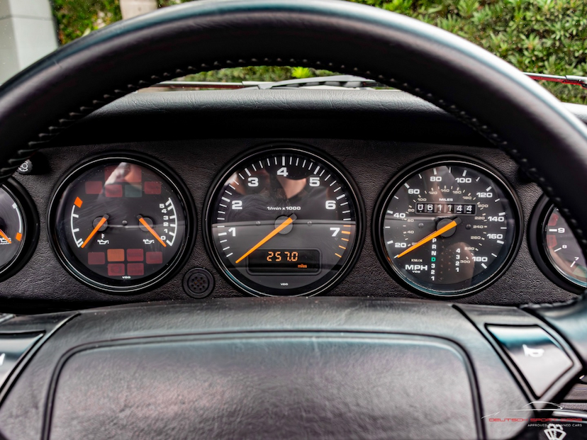Foto do veículo PORSCHE 911 3.6 CARRERA COUPÉ 6 CILINDROS 24V GASOLINA 2P TIPTRONIC 1991 61.144 KM 789.900,00