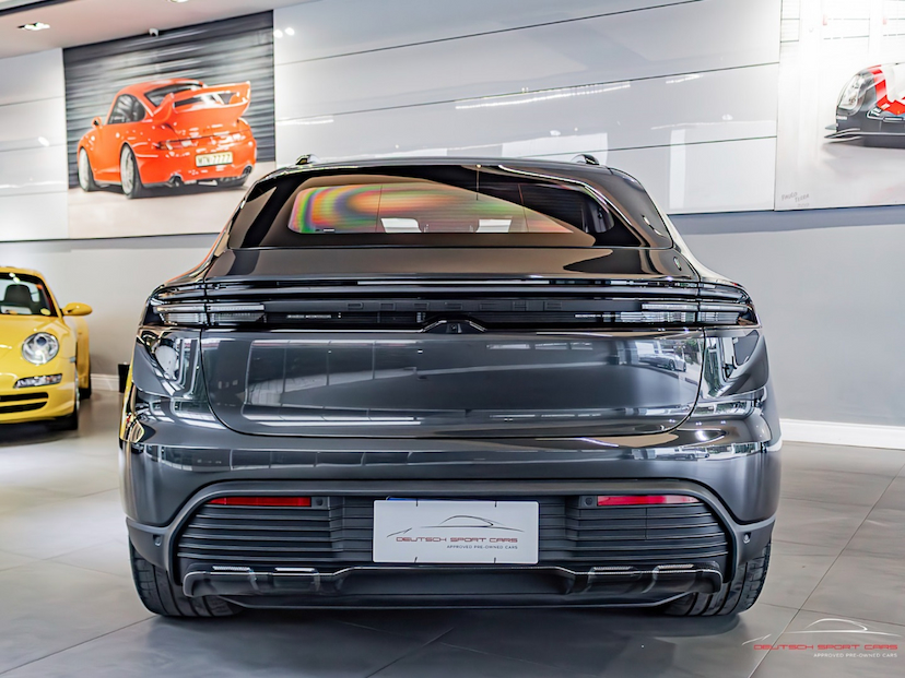 Foto do veículo PORSCHE MACAN 4 ELÉTRICO 2024 5.646 KM 720.000,00