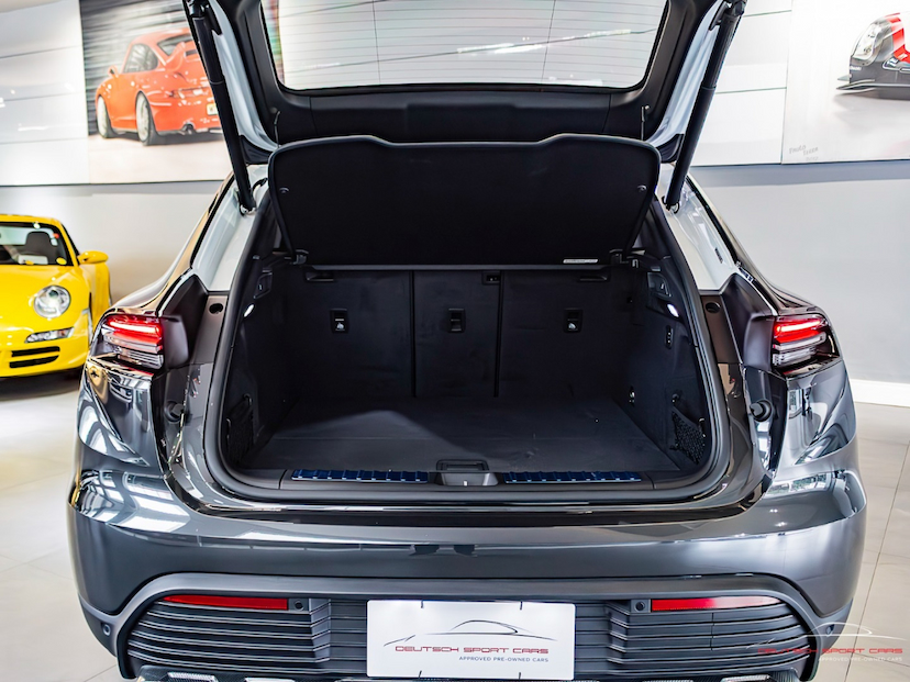 Foto do veículo PORSCHE MACAN 4 ELÉTRICO 2024 5.646 KM 720.000,00