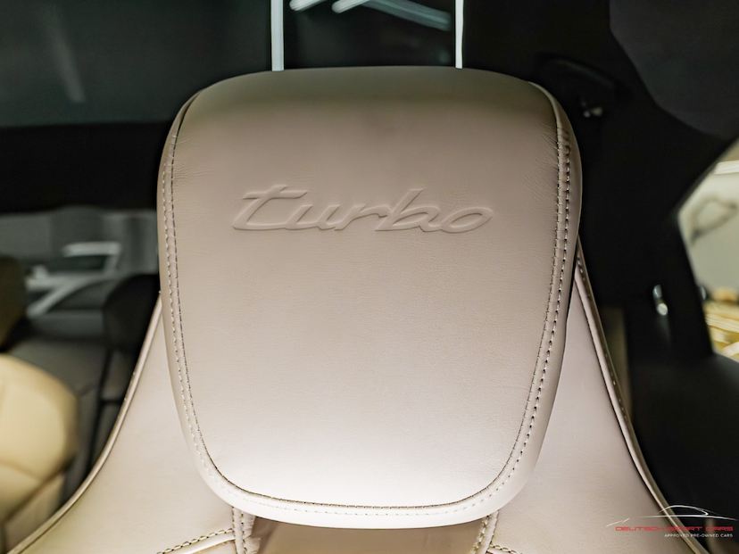 Foto do veículo PORSCHE TAYCAN TURBO ELÉTRICO 2023 2.000 KM 689.000,00