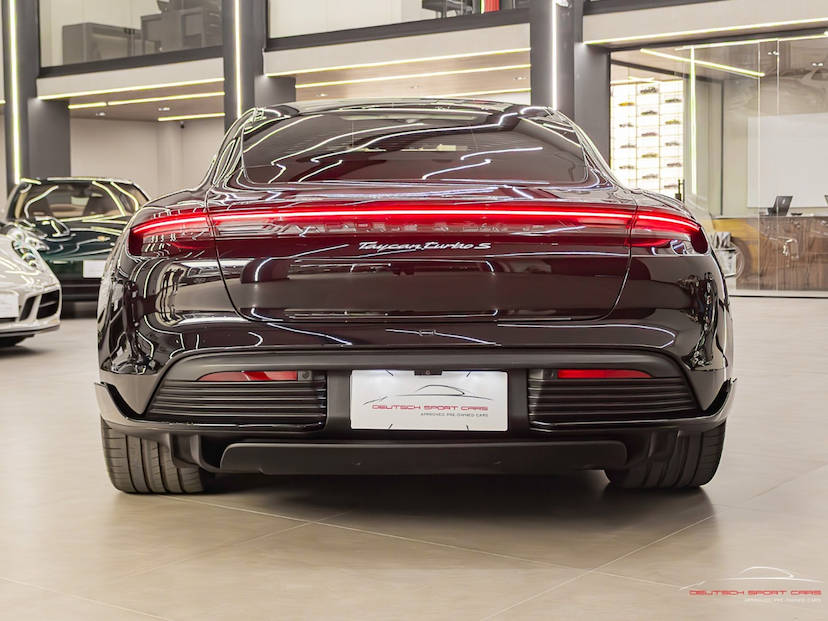 Foto do veículo PORSCHE TAYCAN TURBO ELÉTRICO 2023 2.000 KM 689.000,00