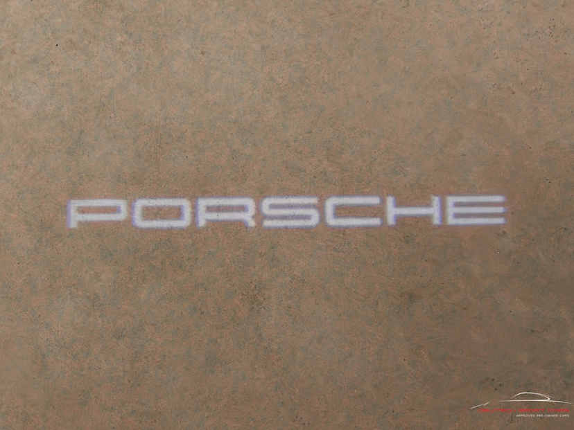 Foto do veículo PORSCHE TAYCAN TURBO ELÉTRICO 2023 2.000 KM 689.000,00