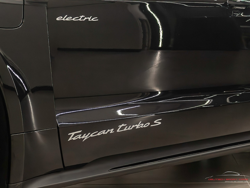 Foto do veículo PORSCHE TAYCAN TURBO ELÉTRICO 2023 2.000 KM 689.000,00
