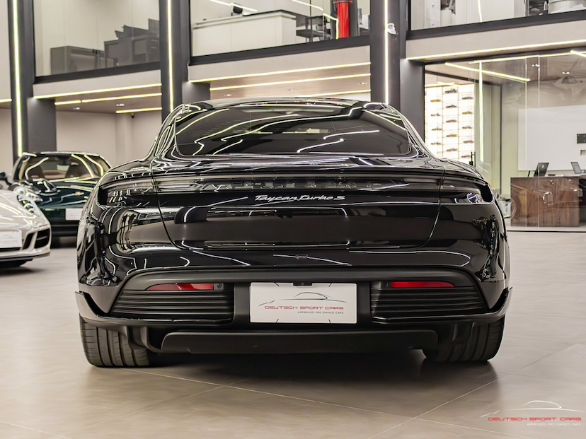 Foto do veículo PORSCHE TAYCAN TURBO ELÉTRICO 2023 2.000 KM 689.000,00