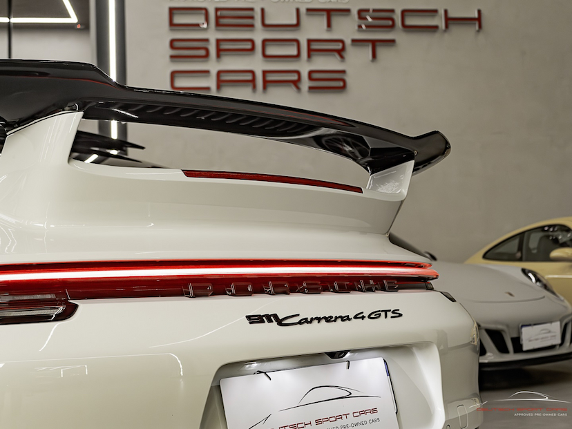 Foto do veículo PORSCHE 911 3.0 24V H6 GASOLINA CARRERA 4 GTS PDK 2023 10.000 KM 889.000,00