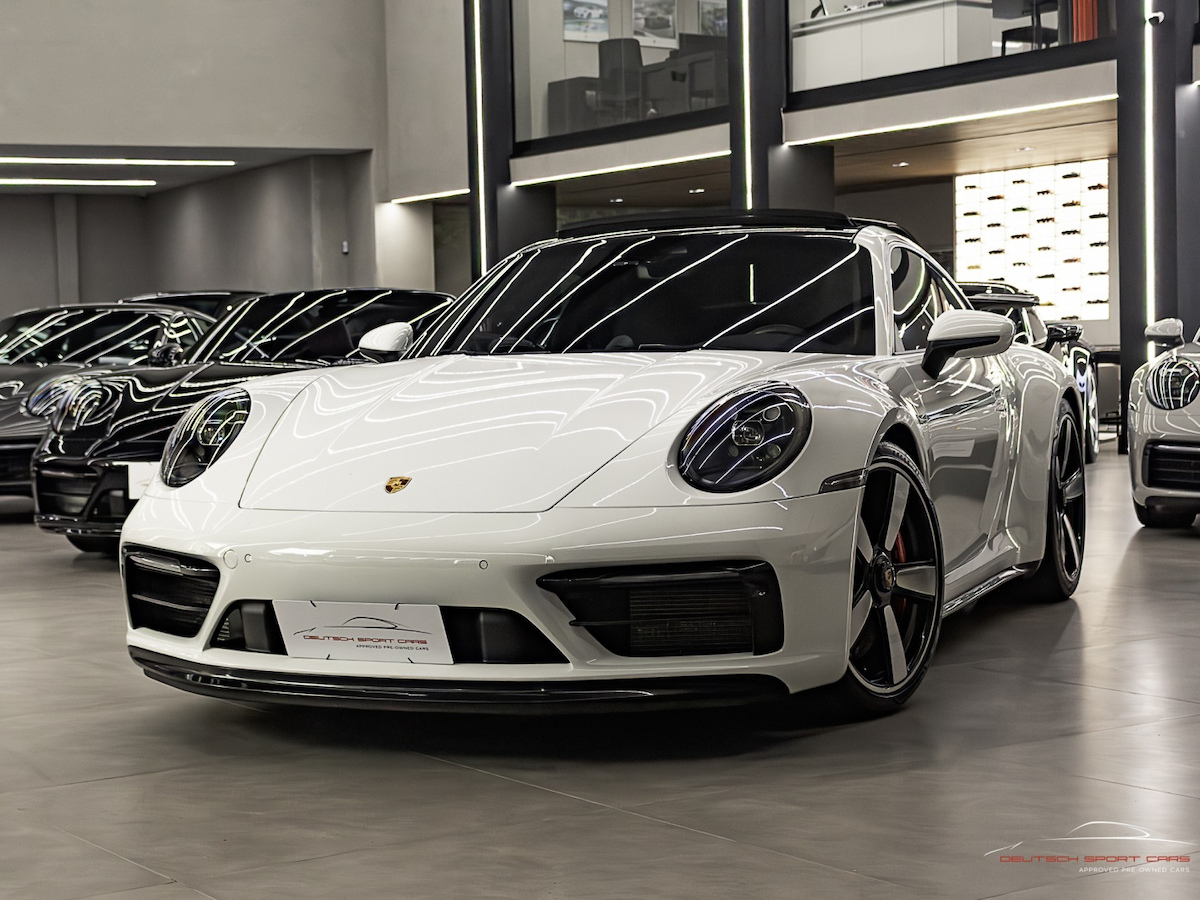 Foto do veículo PORSCHE 911 3.0 24V H6 GASOLINA CARRERA 4 GTS PDK 2022/2023 10.000 KM R$ 889.000,00