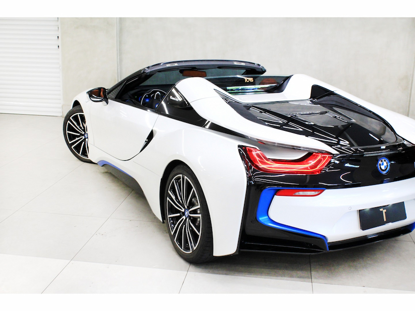 Foto do veículo BMW I8 1.5 12V HYBRID EDRIVE ROADSTER AUTOMÁTICO 2020 14.800 KM 1.189.800,00