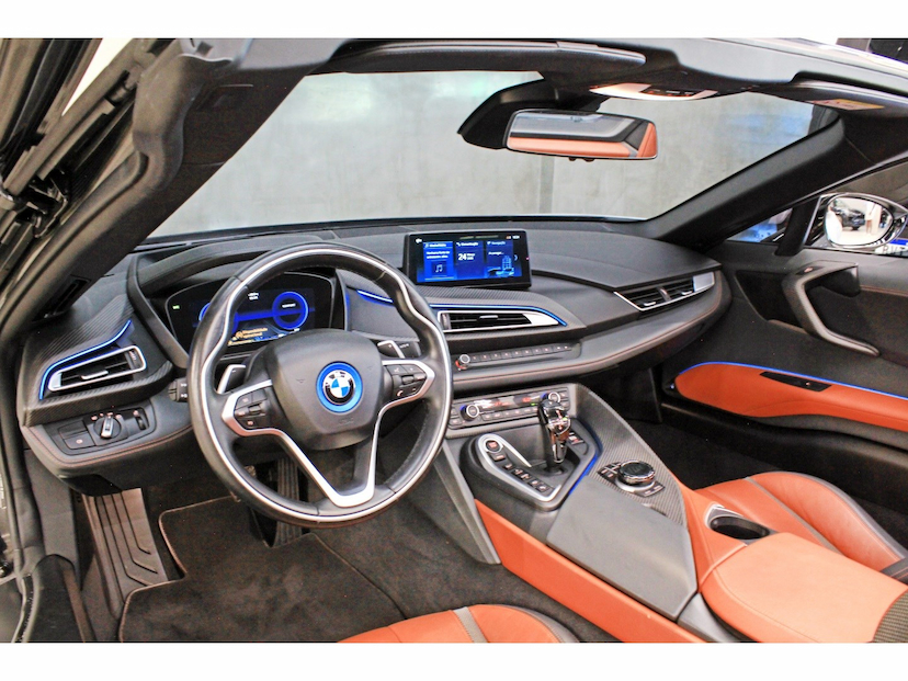 Foto do veículo BMW I8 1.5 12V HYBRID EDRIVE ROADSTER AUTOMÁTICO 2020 14.800 KM 1.189.800,00