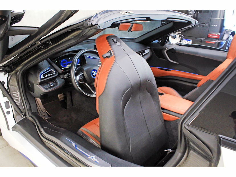 Foto do veículo BMW I8 1.5 12V HYBRID EDRIVE ROADSTER AUTOMÁTICO 2020 14.800 KM 1.189.800,00