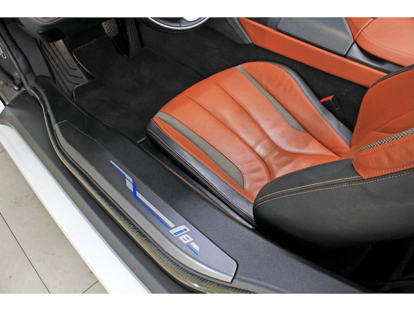 Foto do veículo BMW I8 1.5 12V HYBRID EDRIVE ROADSTER AUTOMÁTICO 2020 14.800 KM 1.189.800,00