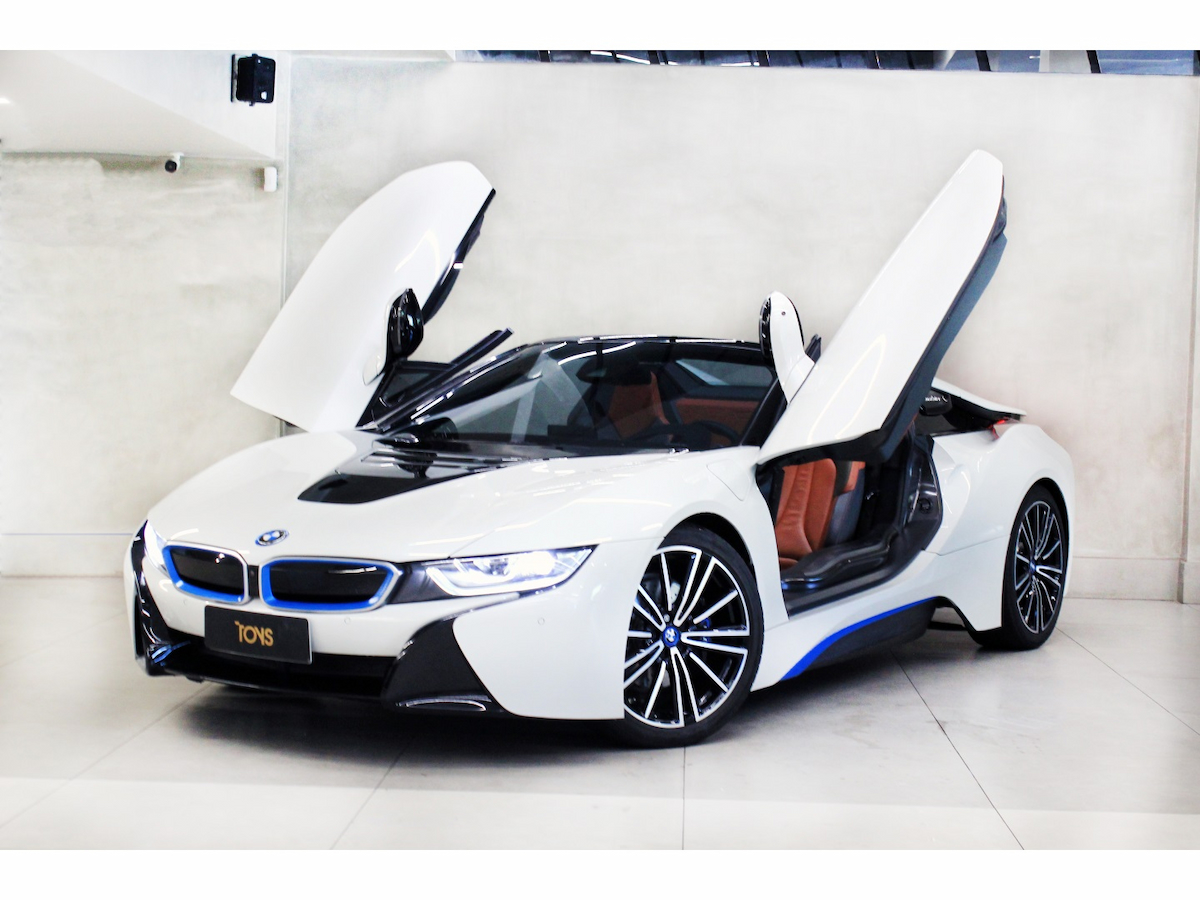 Foto do veículo BMW i8 1.5 12V HYBRID EDRIVE ROADSTER AUTOMÁTICO 2019/2020 14.800 KM R$ 1.189.800,00