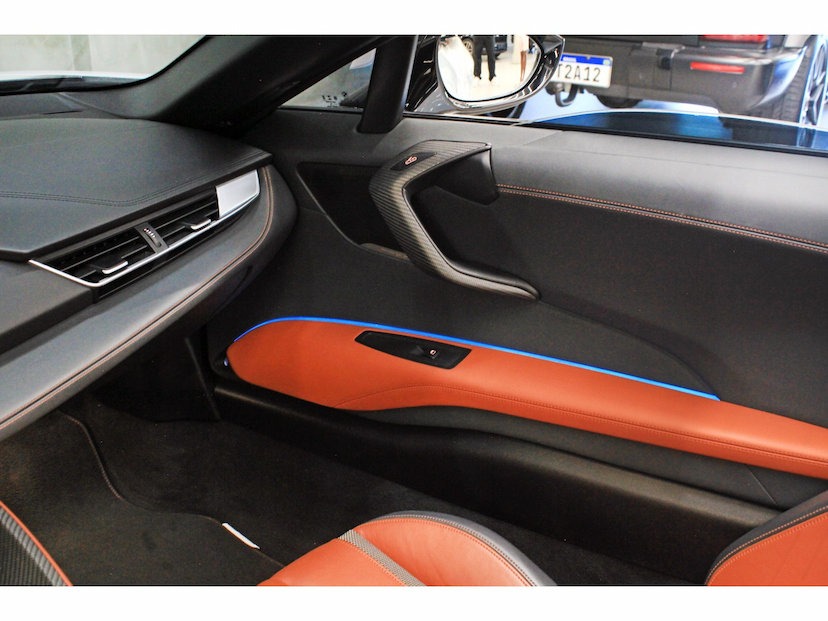 Foto do veículo BMW I8 1.5 12V HYBRID EDRIVE ROADSTER AUTOMÁTICO 2020 14.800 KM 1.189.800,00