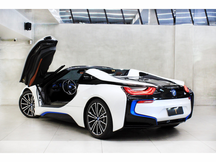 Foto do veículo BMW I8 1.5 12V HYBRID EDRIVE ROADSTER AUTOMÁTICO 2020 14.800 KM 1.189.800,00