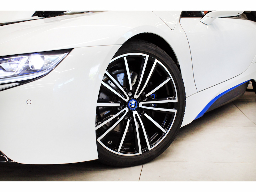 Foto do veículo BMW I8 1.5 12V HYBRID EDRIVE ROADSTER AUTOMÁTICO 2020 14.800 KM 1.189.800,00