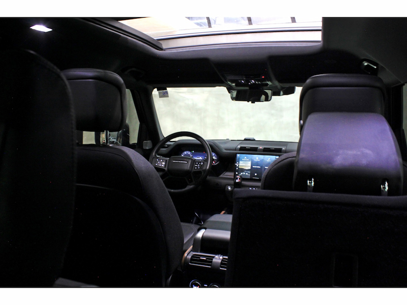 Foto do veículo LAND ROVER DEFENDER 3.0 D300 TURBO DIESEL MHEV 130 X AWD AUTOMÁTICO 2023 22.600 KM 698.800,00