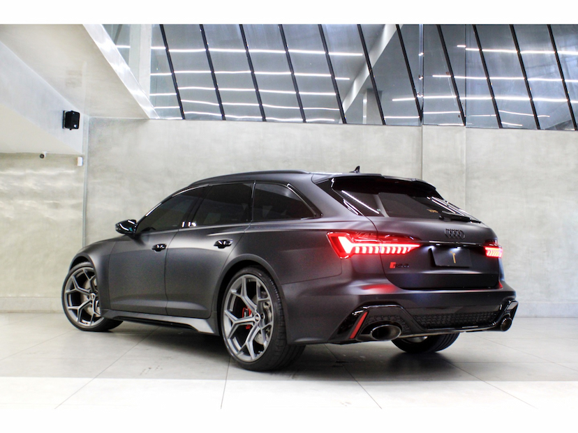 Foto do veículo AUDI RS6 4.0 V8 TFSI MHEV AVANT PERFORMANCE TIPTRONIC 2026 5.100 KM 1.219.800,00