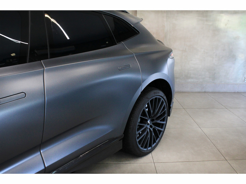 Foto do veículo ASTON MARTIN DBX707 4.0 V8 TURBO GASOLINA  AUTOMÁTICO 2023 9.500 KM 2.699.800,00