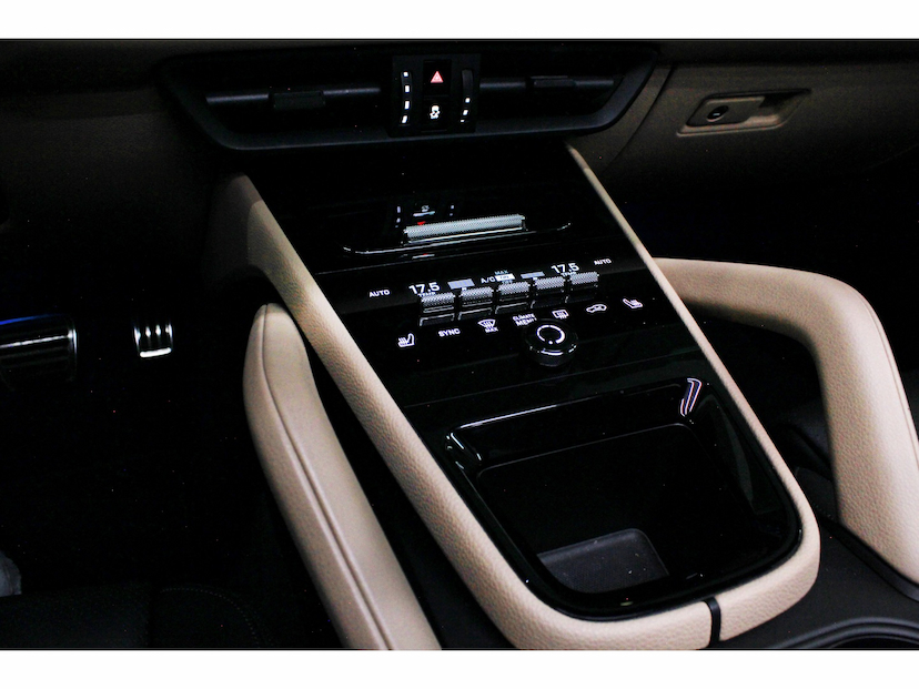 Foto do veículo PORSCHE CAYENNE 3.0 V6 E-HYBRID COUPÉ AWD TIPTRONIC S 2024 15.000 KM 889.800,00
