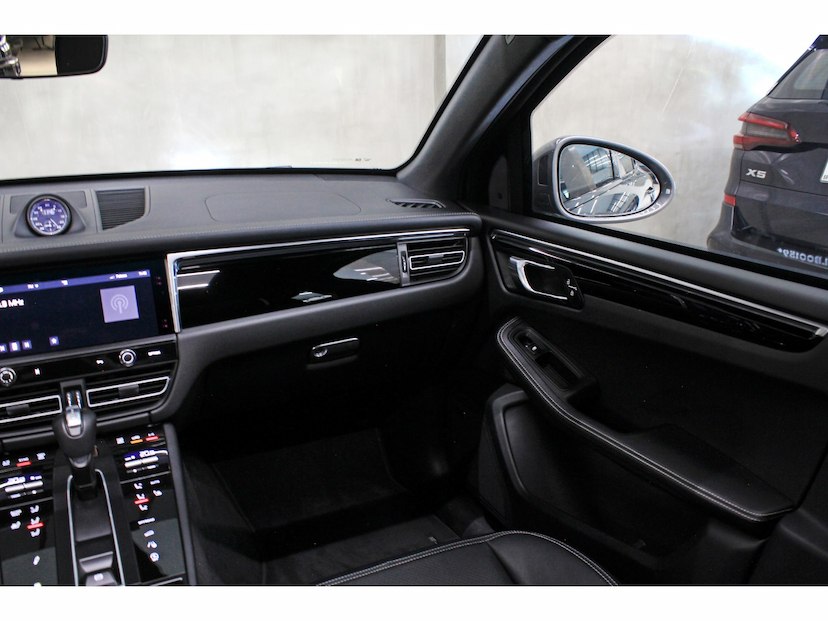 Foto do veículo PORSCHE MACAN 2.0 TURBO GASOLINA T PDK 2026 5.100 KM 789.800,00
