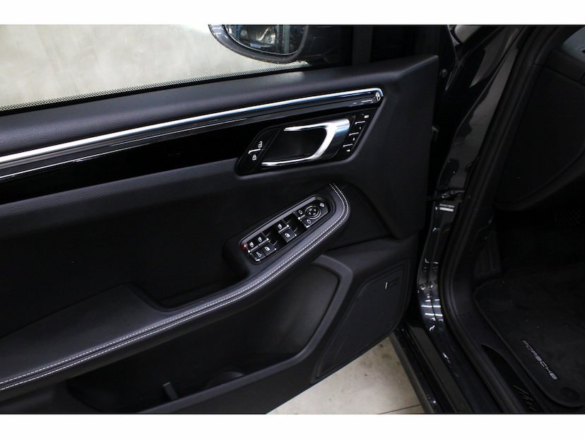 Foto do veículo PORSCHE MACAN 2.0 TURBO GASOLINA T PDK 2026 5.100 KM 789.800,00