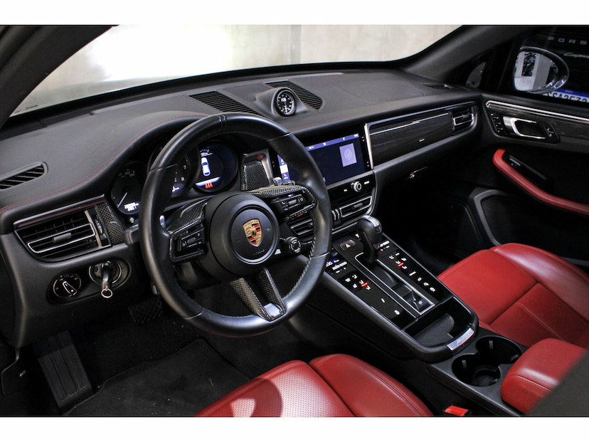 Foto do veículo PORSCHE MACAN 2.0 TURBO GASOLINA T PDK 2023 29.000 KM 549.800,00