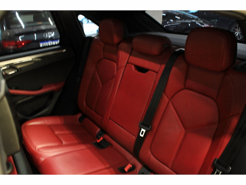 Foto do veículo PORSCHE MACAN 2.0 TURBO GASOLINA T PDK 2023 29.000 KM 549.800,00