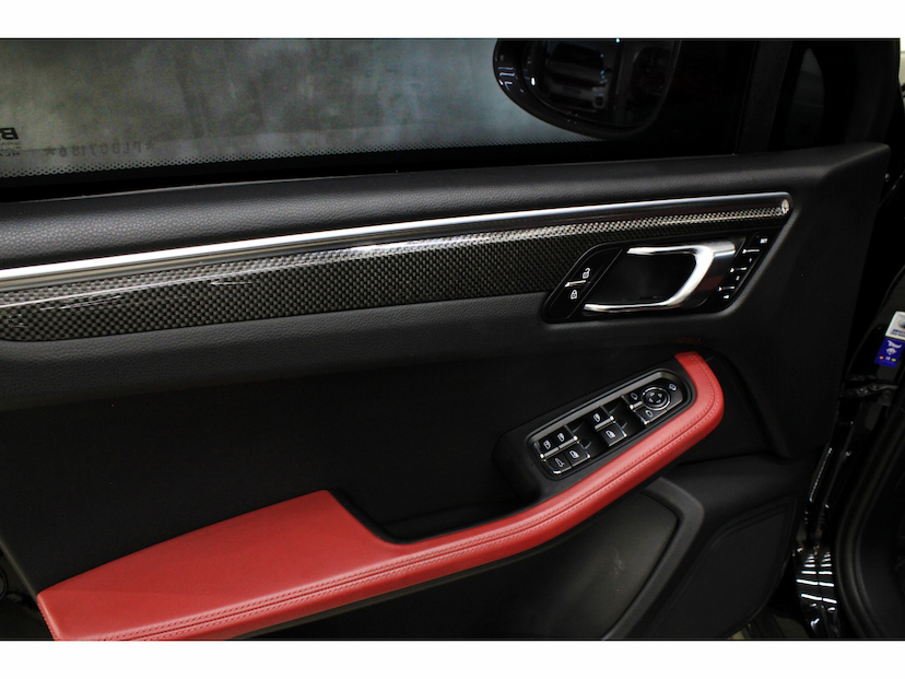 Foto do veículo PORSCHE MACAN 2.0 TURBO GASOLINA T PDK 2023 29.000 KM 549.800,00