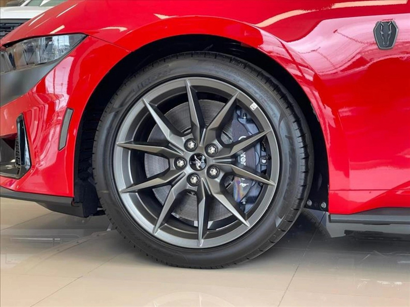 Foto do veículo Ford MUSTANG 5.0 V8 GASOLINA DARK HORSE SELECTSHIFT 2025 0 KM R$ 624.900,00