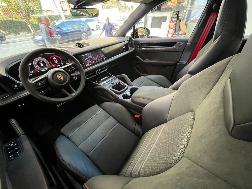 Foto do veículo PORSCHE CAYENNE 4.0 V8 GASOLINA GTS COUPÉ AWD TIPTRONIC S 2025 0 KM 1.149.777,00