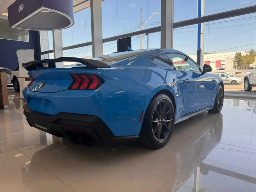 Foto do veículo Ford MUSTANG 5.0 V8 GASOLINA DARK HORSE SELECTSHIFT 2025 0 KM R$ 624.900,00