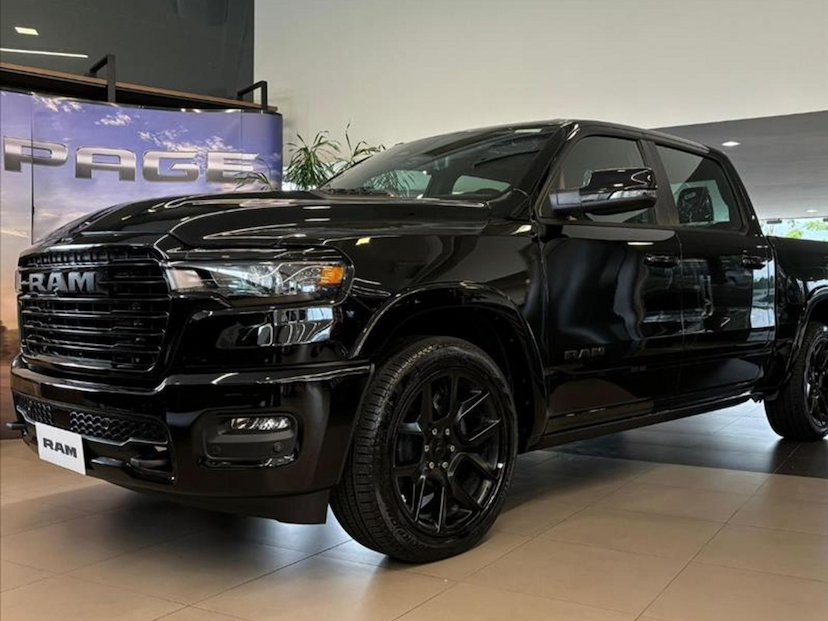Foto do veículo RAM 1500 3.0 HURRICANE 6 BITURBO GASOLINA LARAMIE NIGHT EDITION CD 4X4 AUTOMÁTICO 2025 0 KM 560.890,00